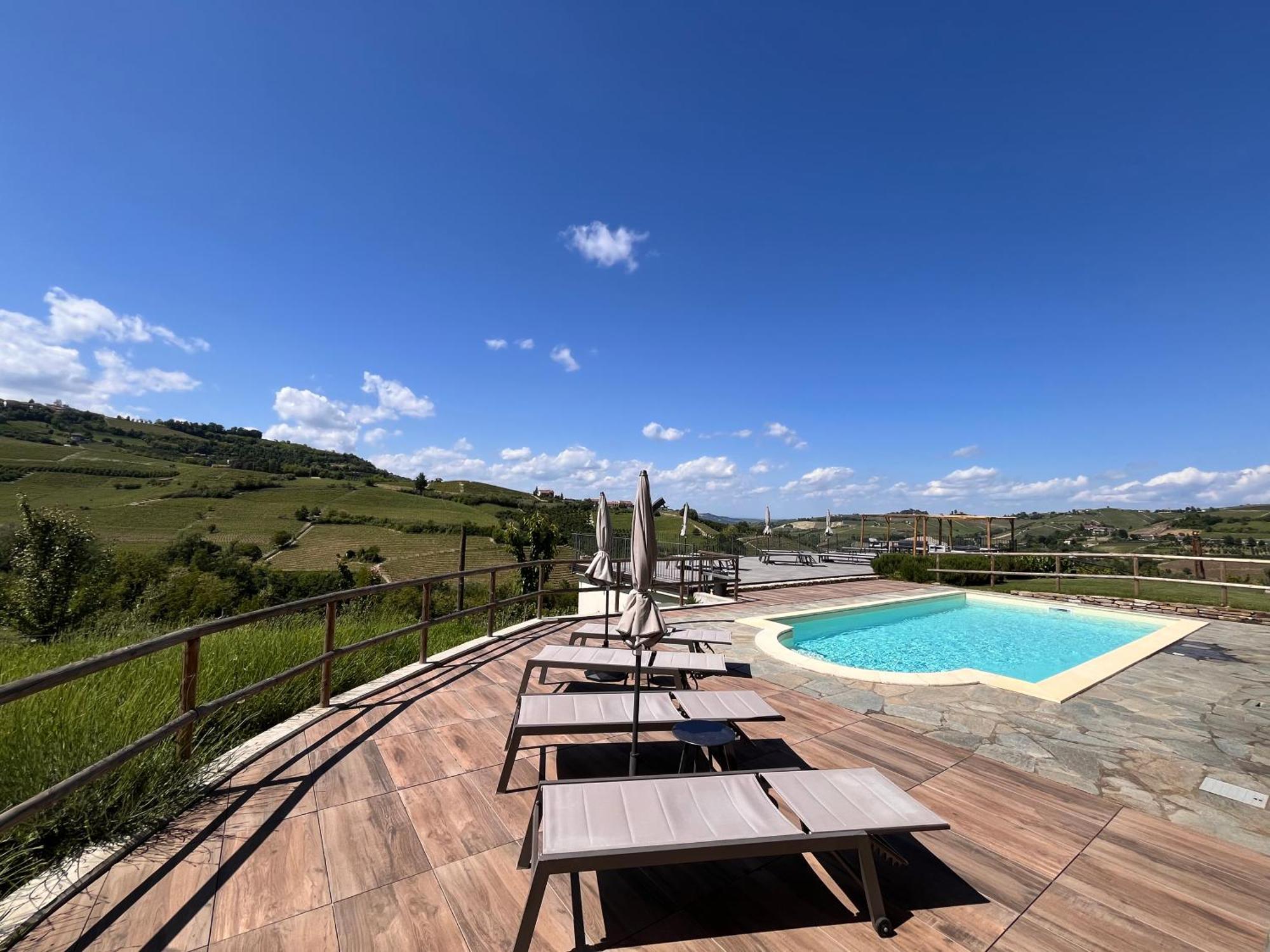 Le Cornici - Cascina Di Charme Hotel Diano d'Alba Exterior photo