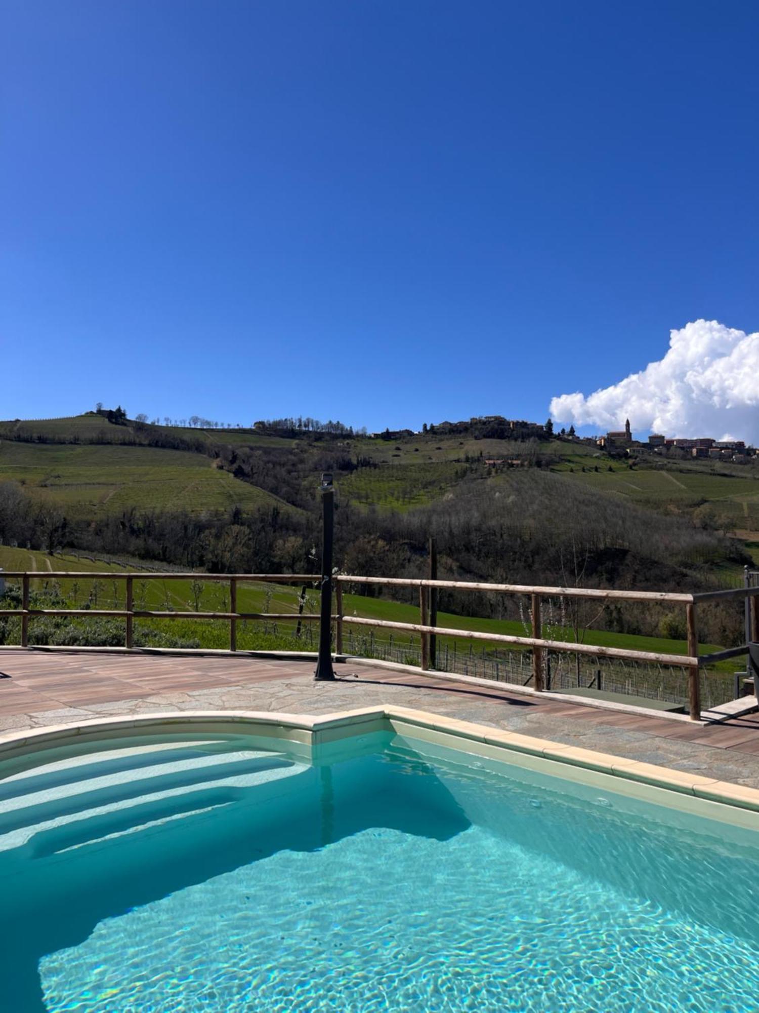 Le Cornici - Cascina Di Charme Hotel Diano d'Alba Exterior photo